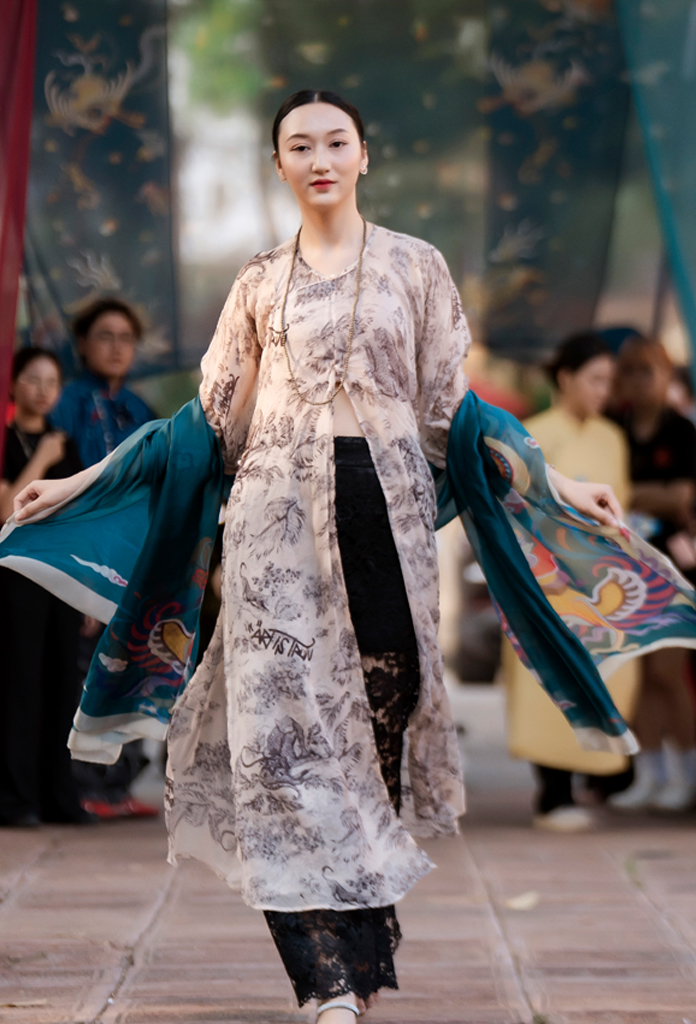 Ngũ thân cổ tròn